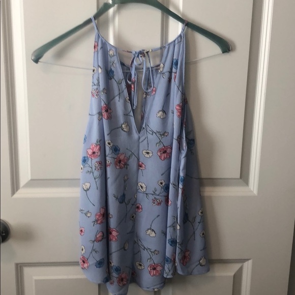 Beautiful floral tank with keyhole tie. - Picture 3 of 3